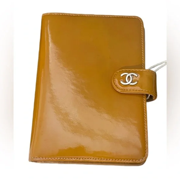 Chanel Agenda case/cover Patent Vernis leatherComplete Inclusion